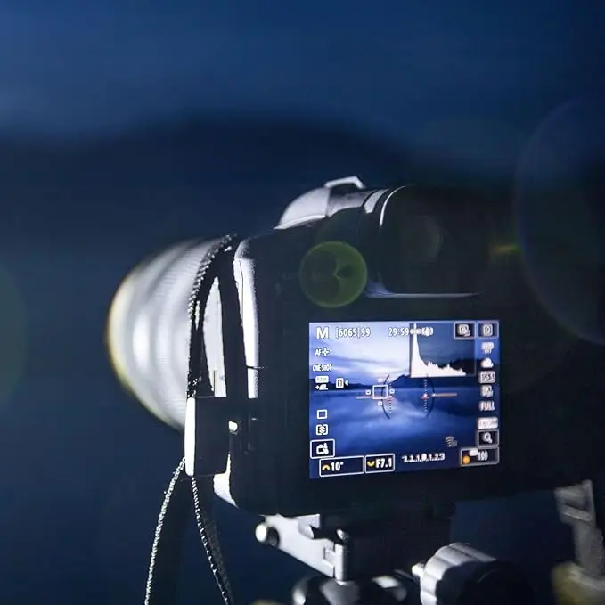 كاميرا كانون اي او اس R5 باطار كامل وبدون مراة - فيديو 8K واطار 45 ميجابكسل ومستشعر CMOS ومعالج صور ديجيك اكس وغالق يصل حتى 12 FPS (الهيكل فقط)، أسود - Image 4